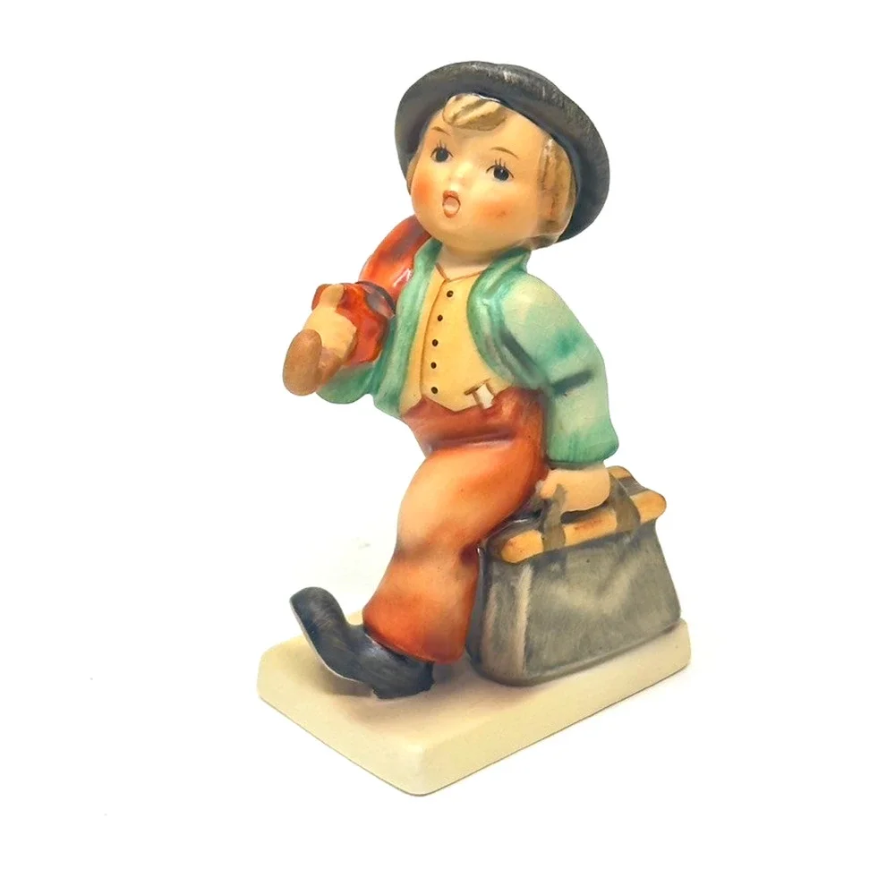 Goebel Hummel Figurine MERRY WANDERER 11/0 5”